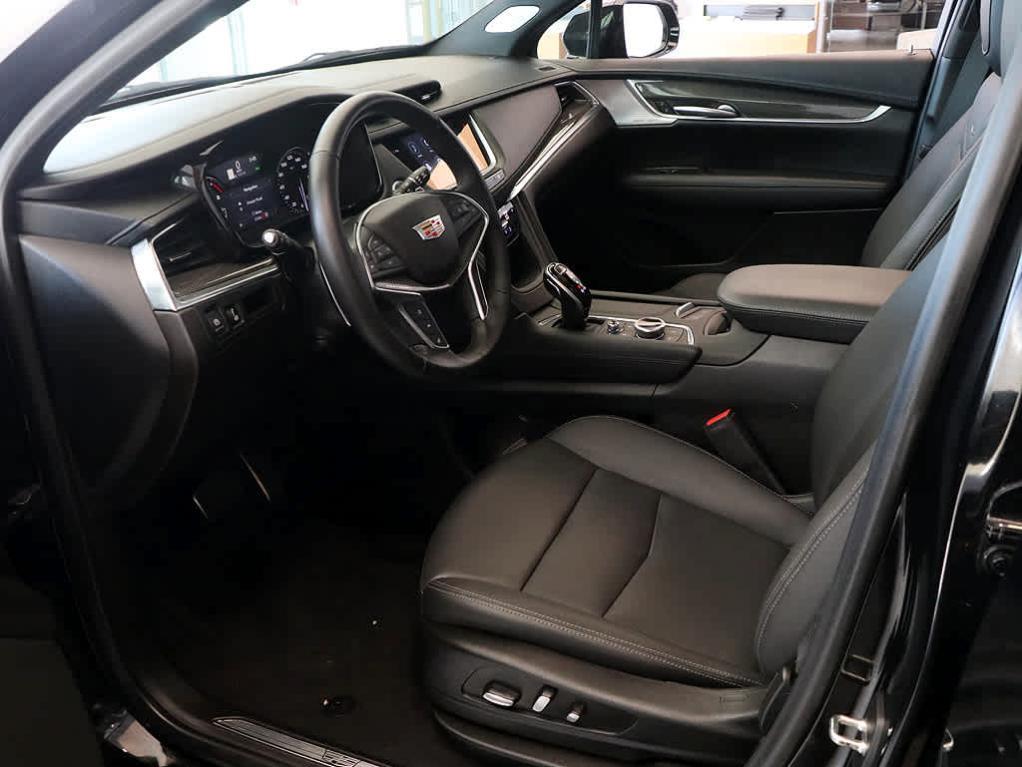 used 2022 Cadillac XT5 car, priced at $37,499