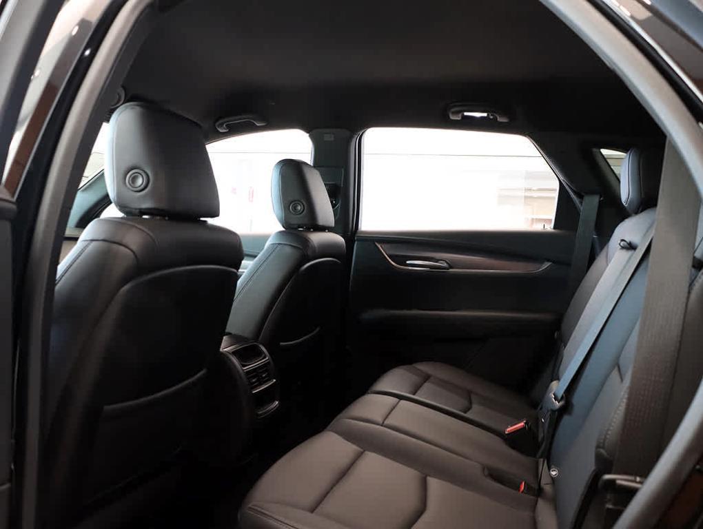 used 2023 Cadillac XT5 car, priced at $31,072
