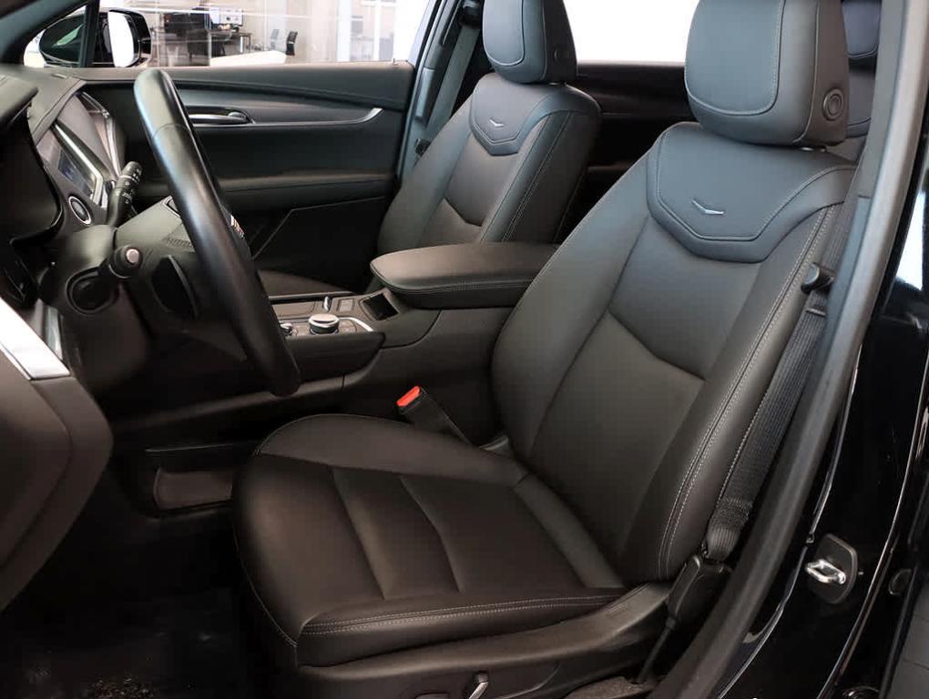 used 2023 Cadillac XT5 car, priced at $31,072