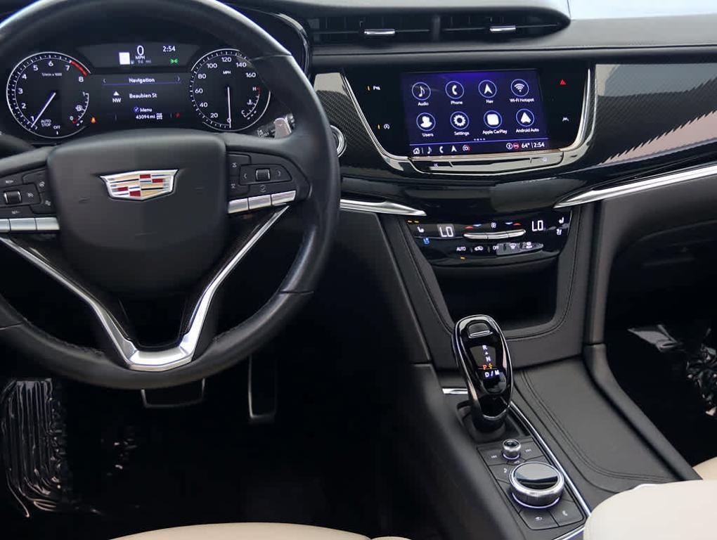 used 2023 Cadillac XT6 car, priced at $43,999