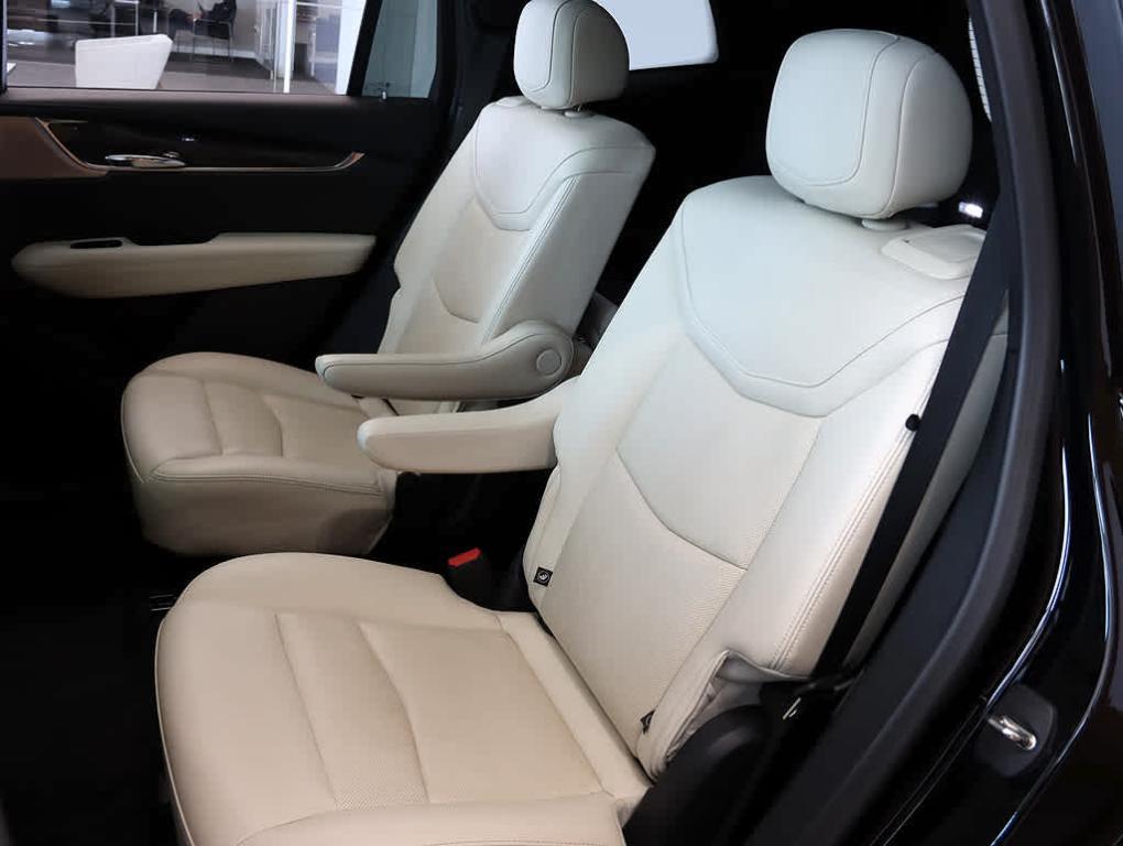 used 2023 Cadillac XT6 car, priced at $43,999