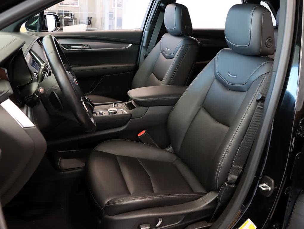 used 2022 Cadillac XT5 car, priced at $25,999