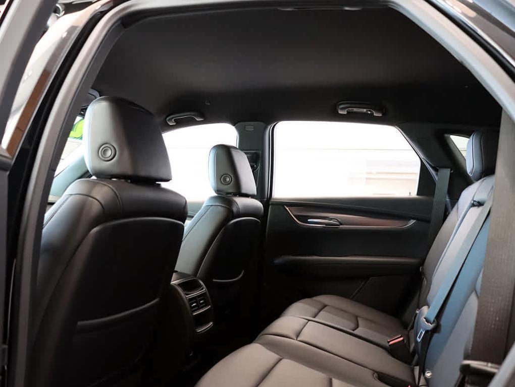 used 2022 Cadillac XT5 car, priced at $25,999