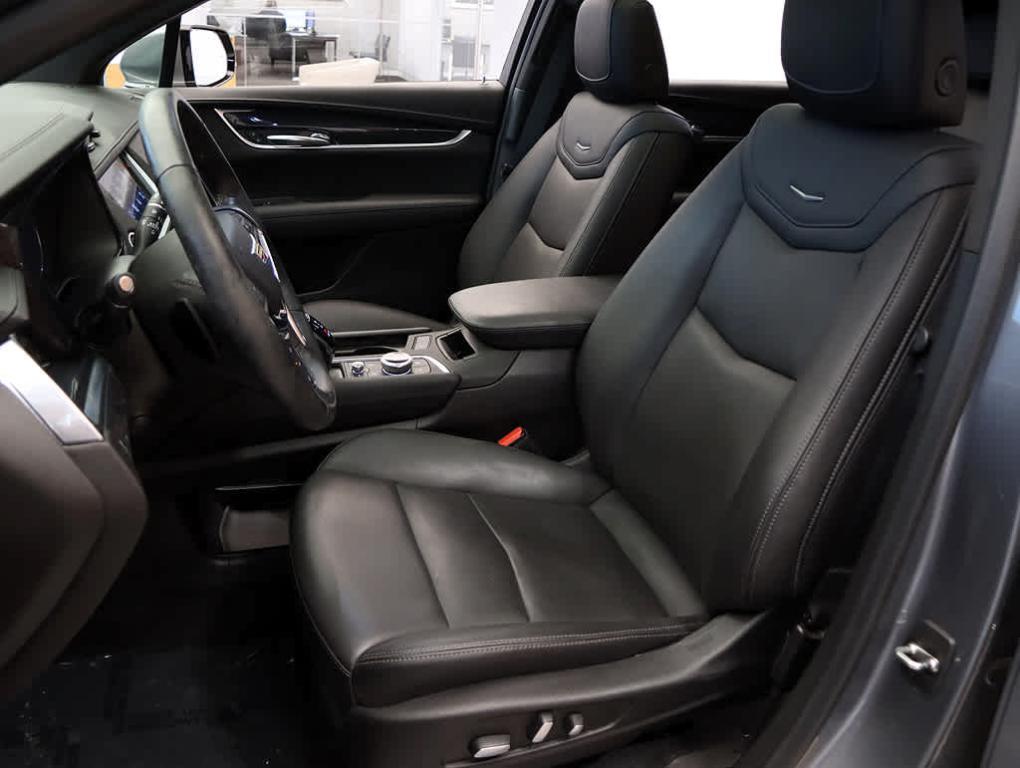 used 2022 Cadillac XT5 car, priced at $30,499