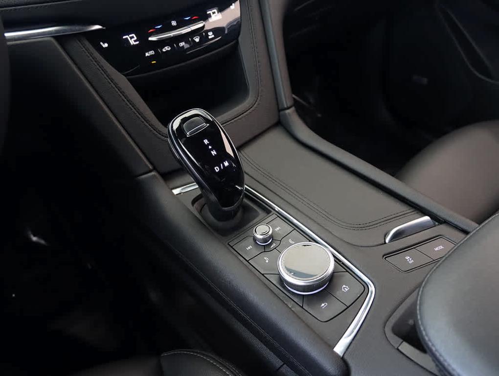 used 2024 Cadillac XT5 car, priced at $40,997