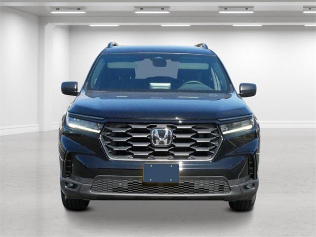 new 2025 Honda Pilot car, priced at $43,695