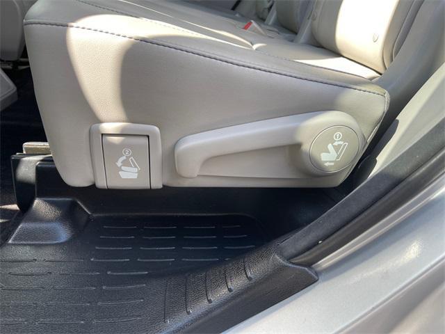 used 2015 Toyota Highlander car, priced at $16,988