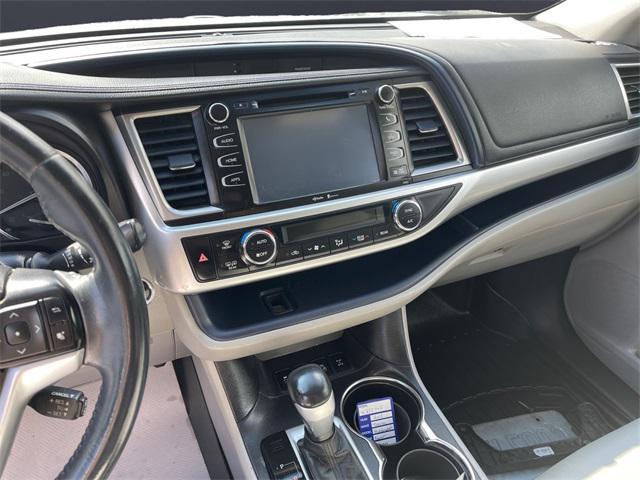 used 2015 Toyota Highlander car, priced at $16,988