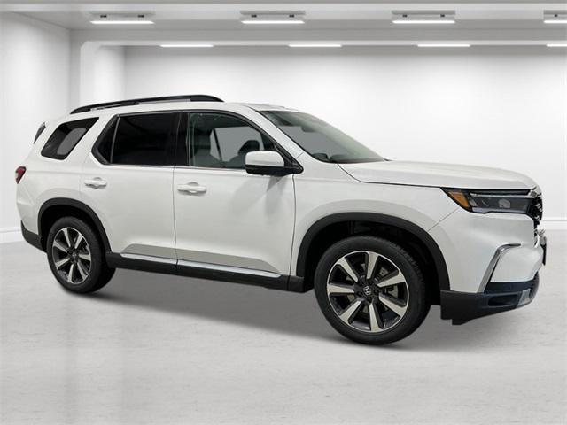 new 2025 Honda Pilot car, priced at $55,715
