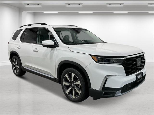 new 2025 Honda Pilot car, priced at $55,715