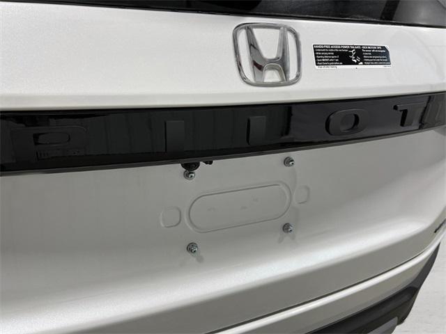 new 2025 Honda Pilot car, priced at $55,715