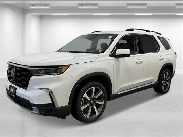 new 2025 Honda Pilot car, priced at $55,715