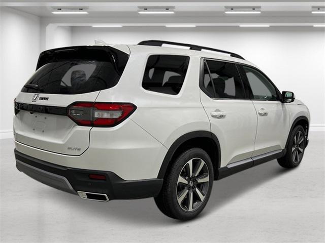 new 2025 Honda Pilot car, priced at $55,715