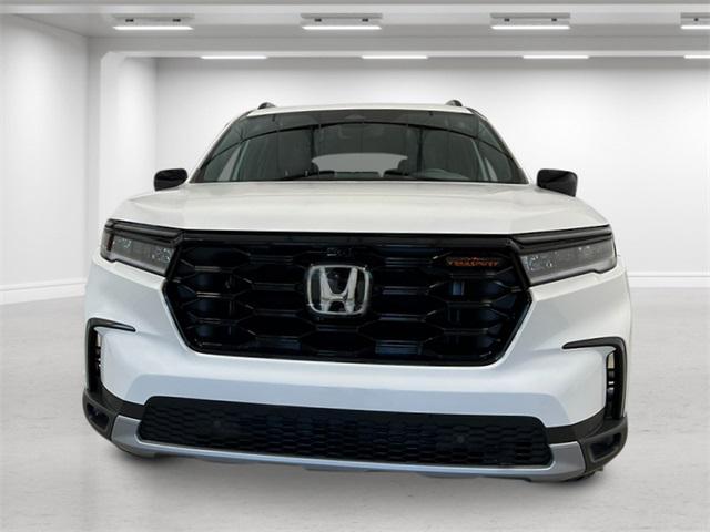 new 2025 Honda Pilot car, priced at $51,250