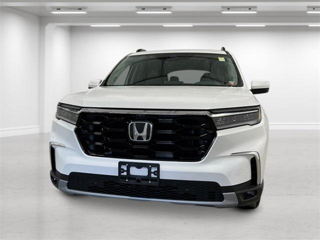new 2025 Honda Pilot car, priced at $54,985