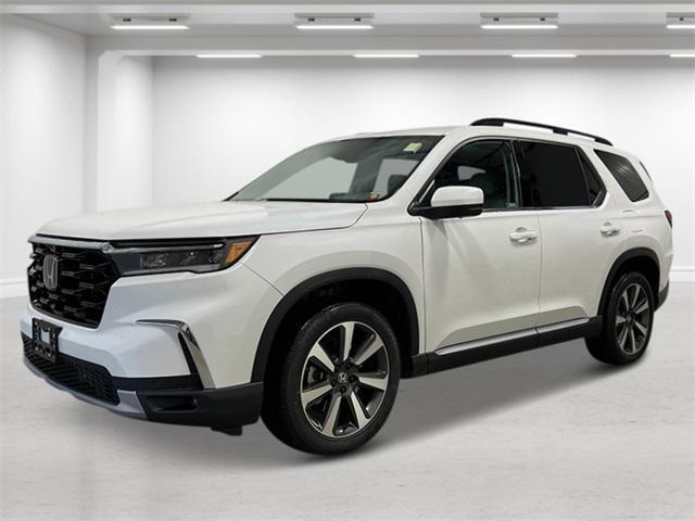 new 2025 Honda Pilot car, priced at $54,985