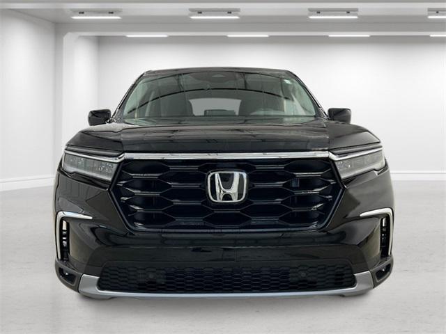 new 2025 Honda Pilot car, priced at $47,725