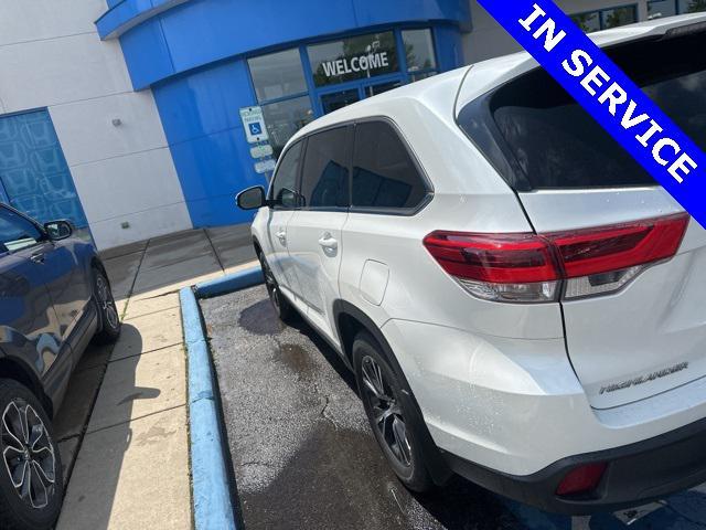 used 2019 Toyota Highlander car, priced at $24,922