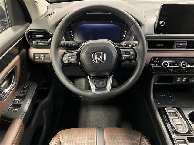 new 2025 Honda Pilot car, priced at $54,985