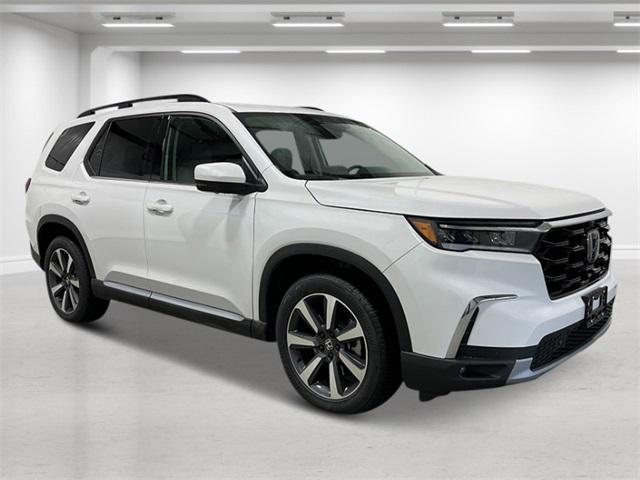 new 2025 Honda Pilot car, priced at $54,985