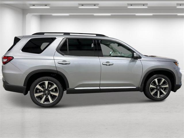 new 2025 Honda Pilot car, priced at $51,095