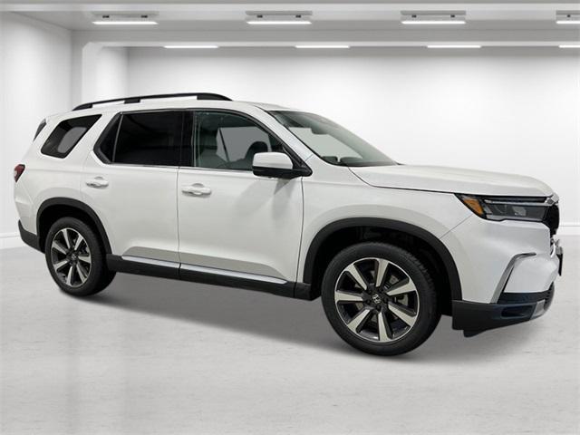 new 2025 Honda Pilot car, priced at $54,985