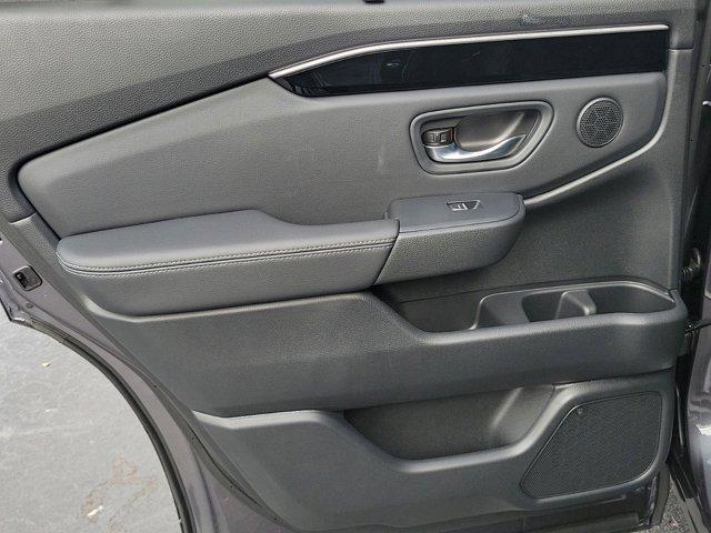 new 2025 Honda Pilot car, priced at $47,550