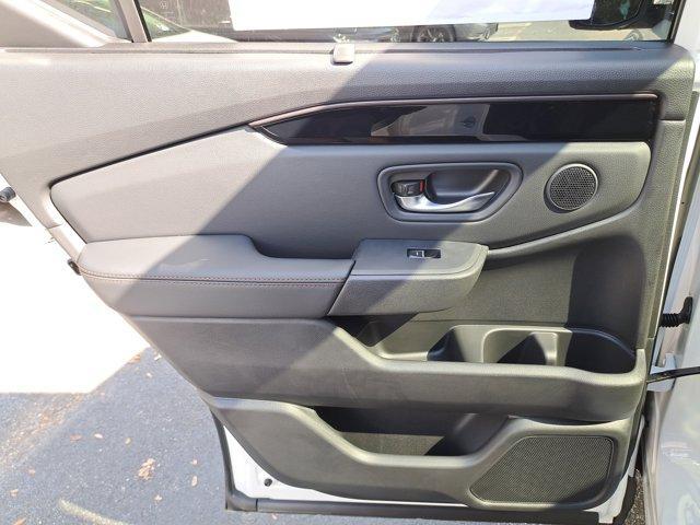 new 2025 Honda Pilot car, priced at $51,305