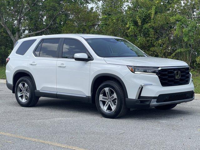 new 2025 Honda Pilot car, priced at $45,050