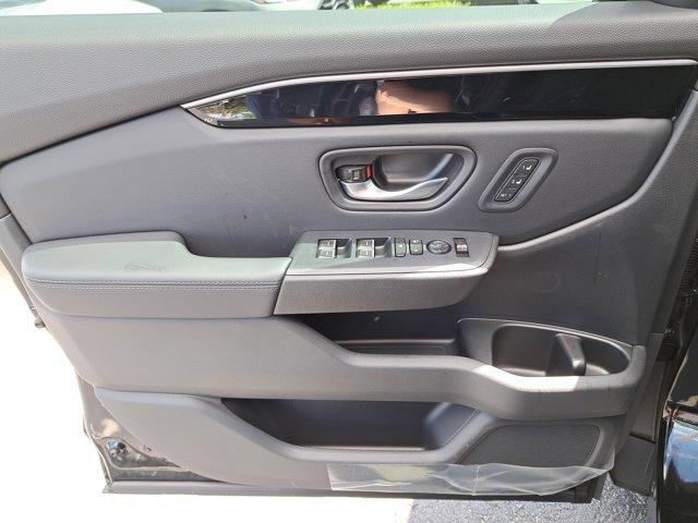 new 2025 Honda Pilot car, priced at $45,725