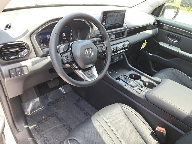 new 2025 Honda Pilot car, priced at $54,985