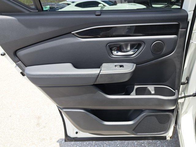 new 2025 Honda Pilot car, priced at $54,985
