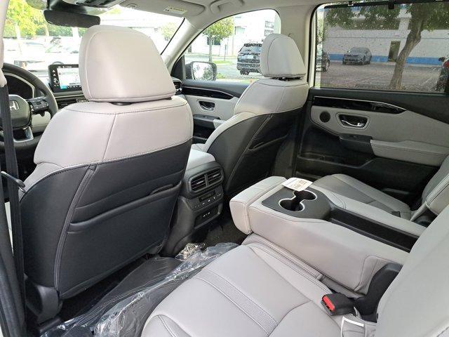 new 2025 Honda Pilot car, priced at $52,155