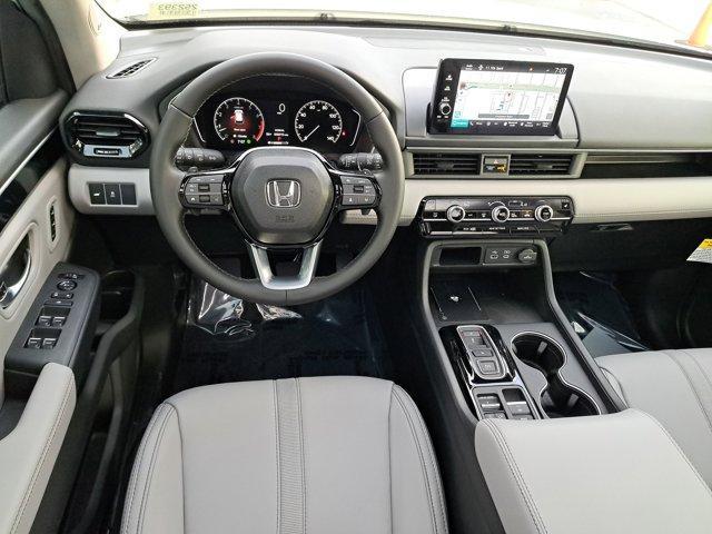 new 2025 Honda Pilot car, priced at $52,155