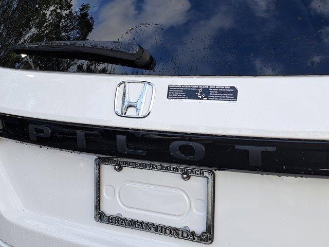 new 2025 Honda Pilot car, priced at $52,155