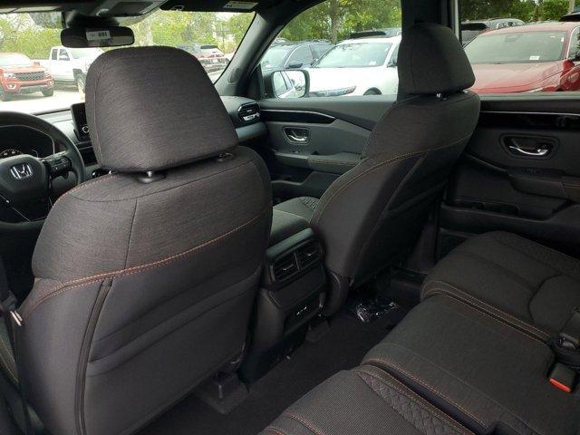 new 2025 Honda Pilot car, priced at $44,205