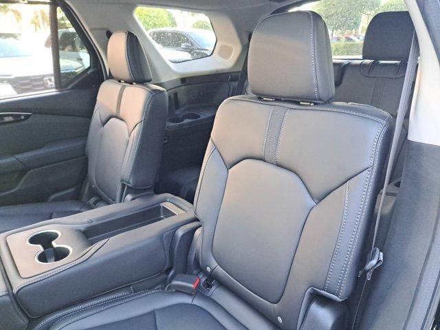 new 2025 Honda Pilot car, priced at $50,895