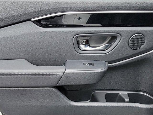 new 2025 Honda Pilot car, priced at $48,280