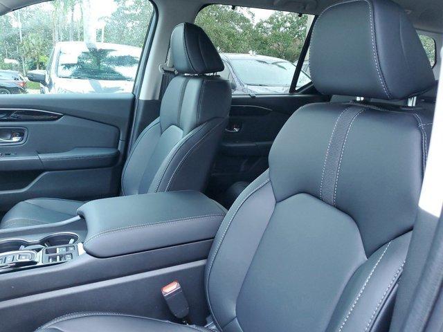 new 2025 Honda Pilot car, priced at $44,995