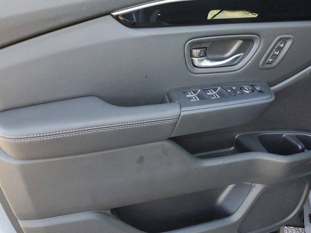 new 2025 Honda Pilot car, priced at $51,550