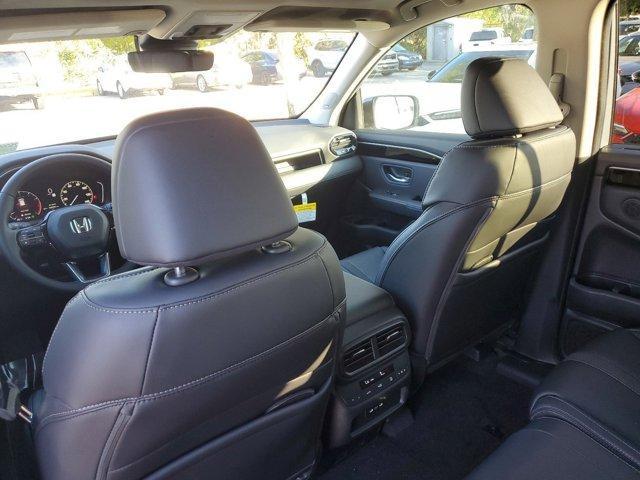 new 2025 Honda Pilot car, priced at $51,550