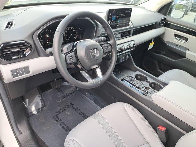 new 2025 Honda Pilot car, priced at $47,550