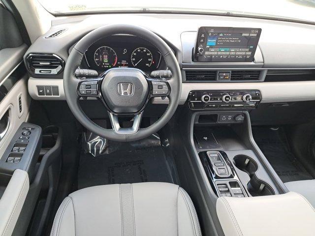 new 2025 Honda Pilot car, priced at $47,550