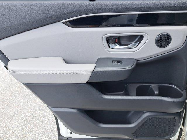 new 2025 Honda Pilot car, priced at $47,550