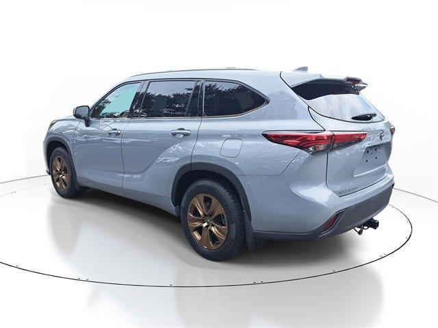 used 2022 Toyota Highlander Hybrid car, priced at $31,900