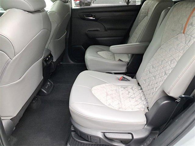 used 2022 Toyota Highlander Hybrid car, priced at $31,900