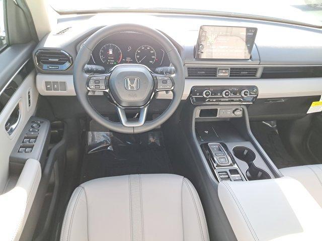 new 2025 Honda Pilot car, priced at $48,235