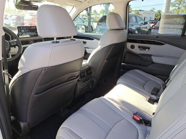 new 2025 Honda Pilot car, priced at $48,235