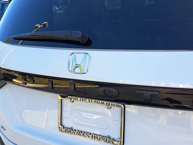 new 2025 Honda Pilot car, priced at $48,235