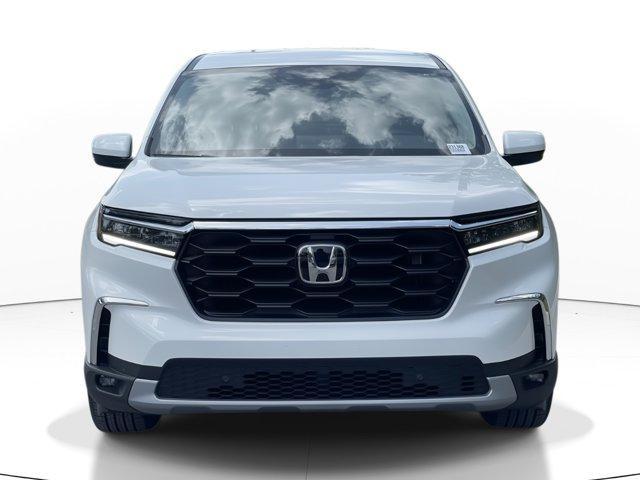 new 2025 Honda Pilot car, priced at $45,800